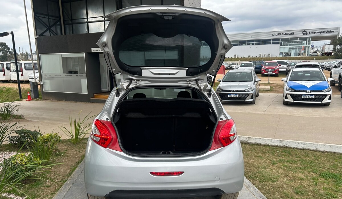 Peugeot 208 1.2 Active - 2013 Peugeot 208 1.2 Active - 2013
