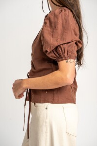 Blusa Bordada Frunces Mocha