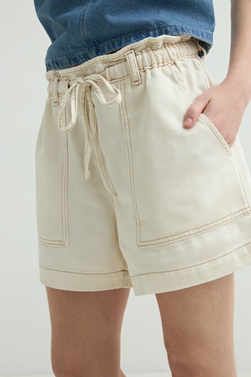 Short con cintura elastizada y lazo BEIGE