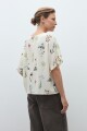 Blusa estampa floral con volados crudo