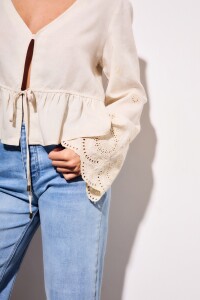 Blusa Con Lino Bordada Nacar