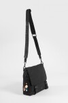 Bandolera con tapa y hebillas negro