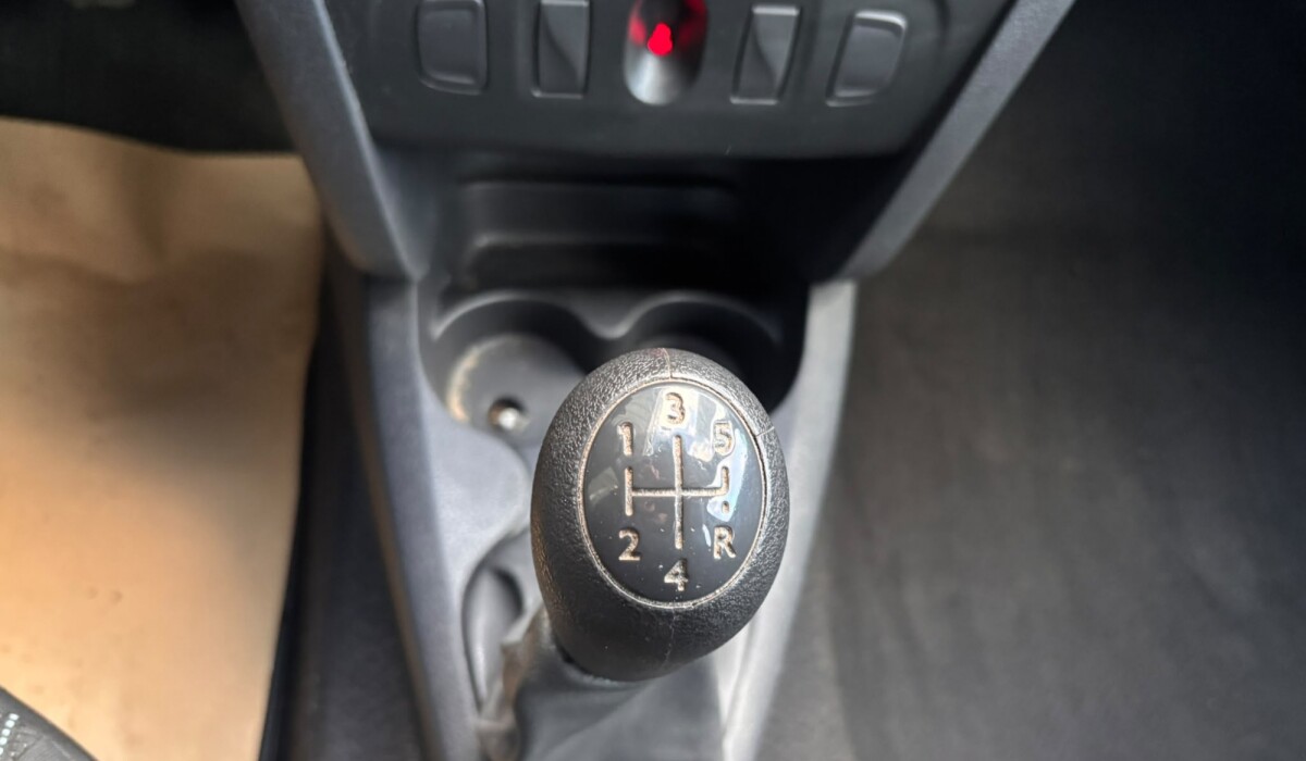 Renault Logan Authentique 1,6 - 2018 Renault Logan Authentique 1,6 - 2018