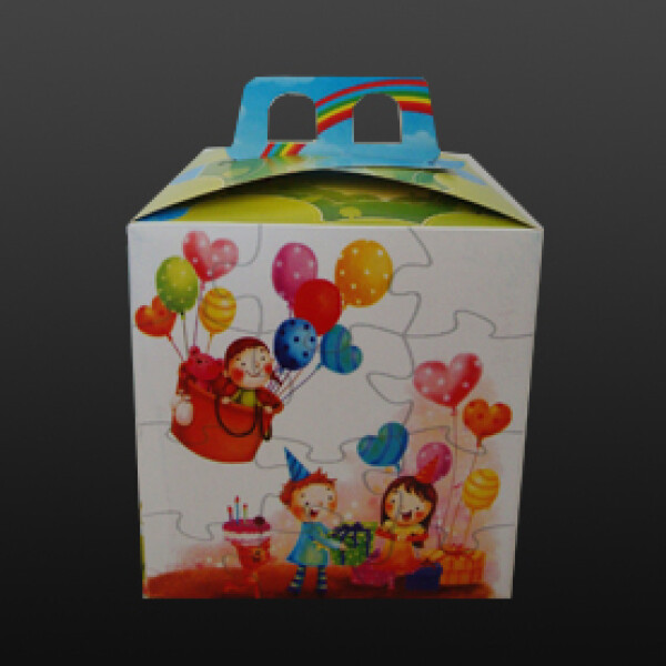CAJA DE CARTULINA IMPRESA FANTASIA 13.5X13.5X14 CM. BLANCO