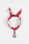 Collar cordón rojo dije metal plateado