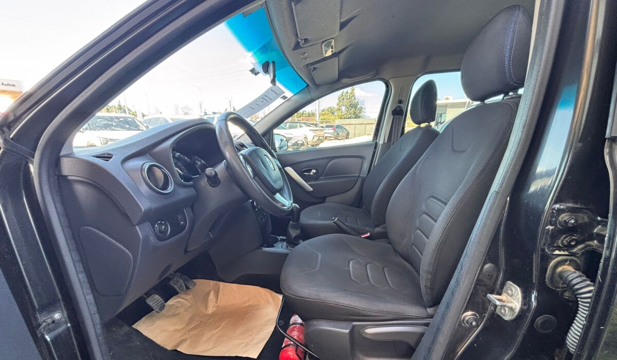 Renault Sandero 1.6 Dynamique - 2015 Renault Sandero 1.6 Dynamique - 2015
