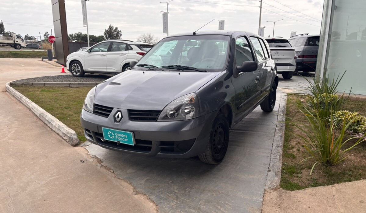 Renault Clio Authentique 1.2 - 2012 Renault Clio Authentique 1.2 - 2012