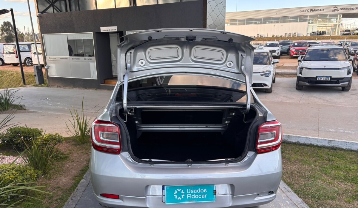 Renault Logan Authentique 1,6 - 2018 Renault Logan Authentique 1,6 - 2018