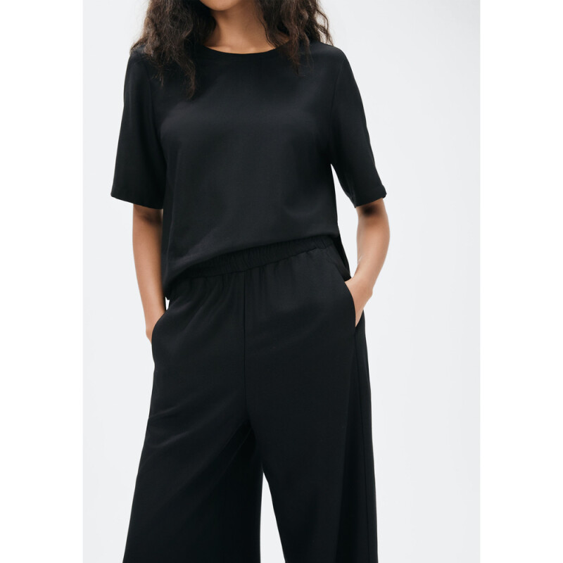 CALCA FEM PRETO ESCURO