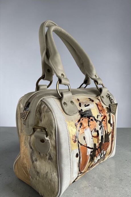 Bolso Kanda Off White Con Pelo Y Arte Pintado A Mano Bolso Kanda Off White Con Pelo Y Arte Pintado A Mano