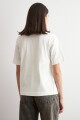 Remera aplique bordado crudo