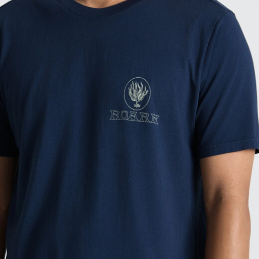 Remera Roark Seaweed Knowledge - Azul Remera Roark Seaweed Knowledge - Azul