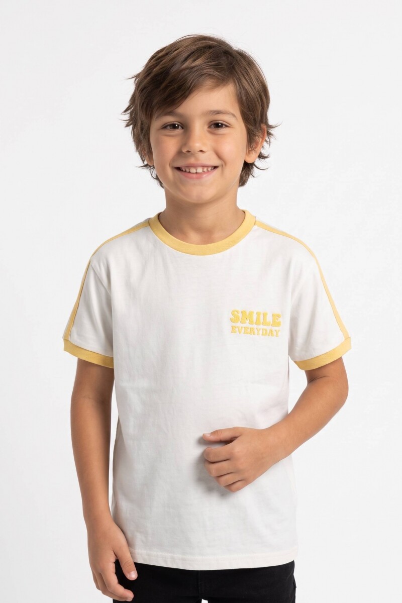 Remera m/c con vivos y estampa CRUDO