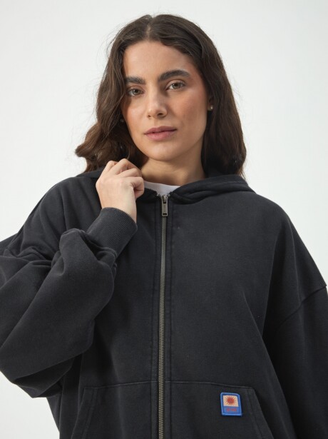 CAMPERA BOXY PATCH NEGRO