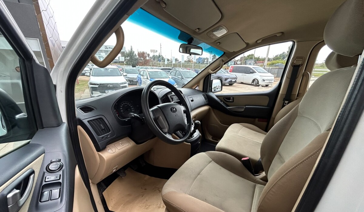 Hyundai H1 MiniBus 12 Plz GLS Diesel - 2014 Hyundai H1 MiniBus 12 Plz GLS Diesel - 2014