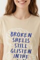 Remera m/c estampada Shells Glisten BEIGE