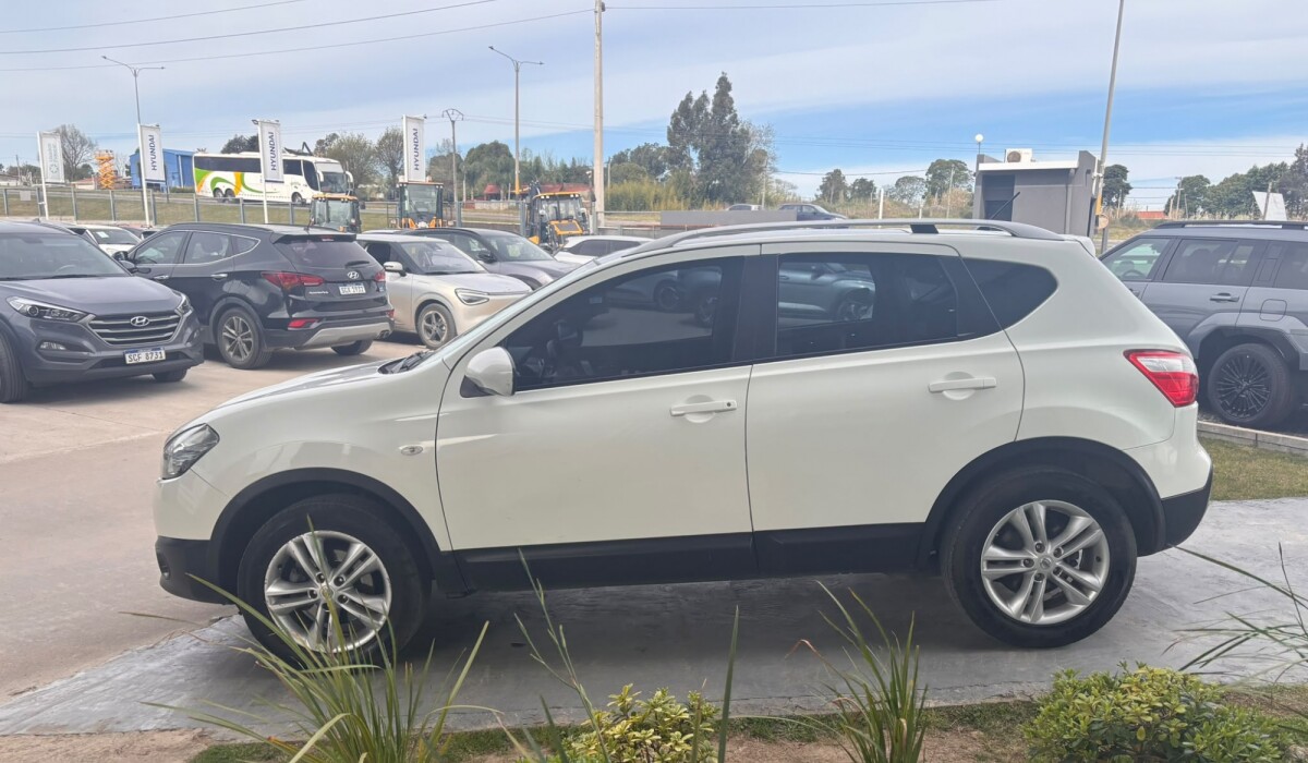 Nissan Qashqai Extra full Advance AT - 2013 Nissan Qashqai Extra full Advance AT - 2013