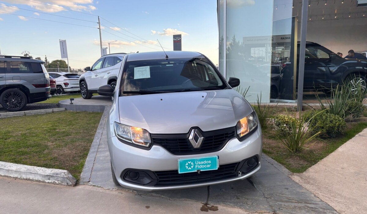Renault Logan Authentique 1,6 - 2018 Renault Logan Authentique 1,6 - 2018