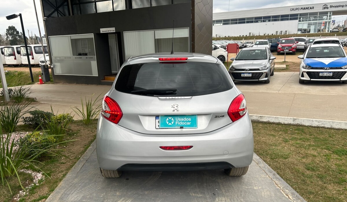 Peugeot 208 1.2 Active - 2013 Peugeot 208 1.2 Active - 2013
