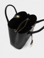 Bolso Tote Con Textura Y Colgante negro