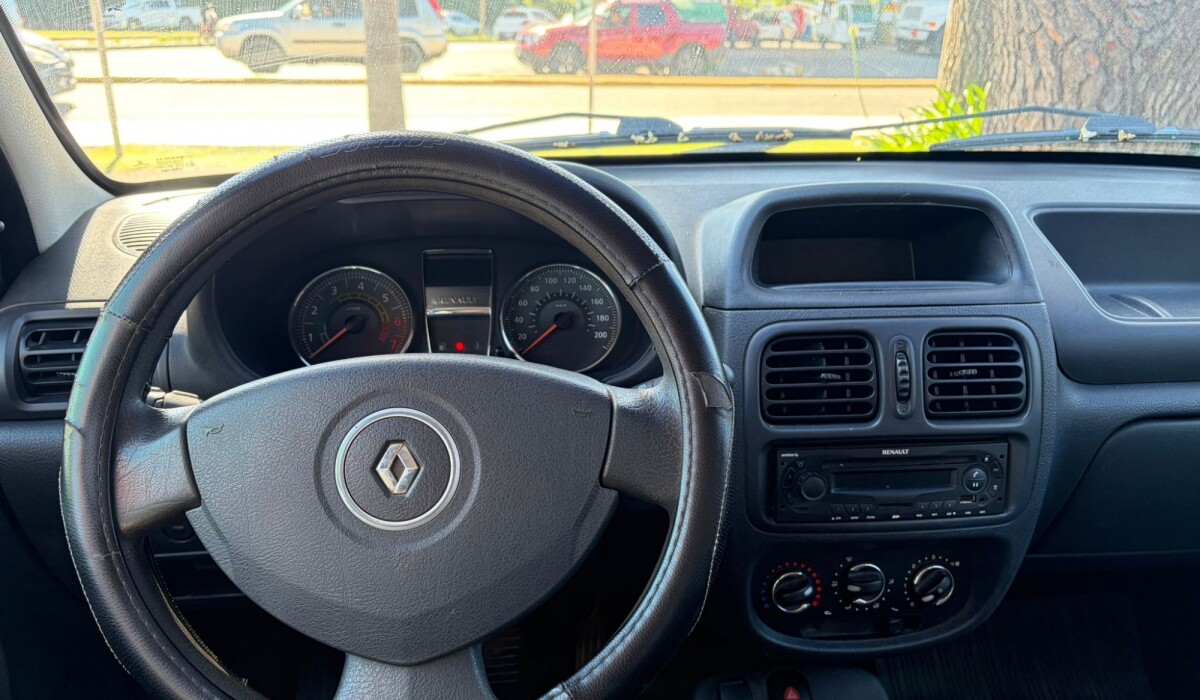 Renauilt Clio Expression - 2013 Renauilt Clio Expression - 2013