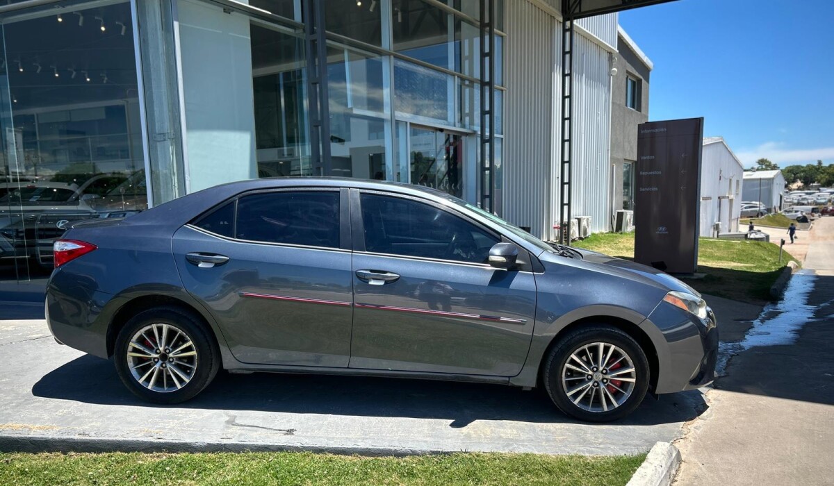 TOYOTA COROLLA LE AT 1.8 2014 TOYOTA COROLLA LE AT 1.8 2014