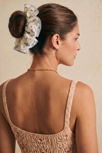 Scrunchie Flores Celeste