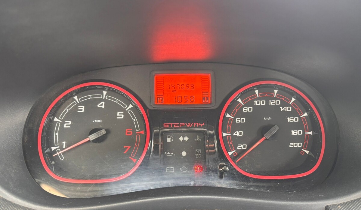 Renault Sandero Stepway Comf. 1.6 - 2014 Renault Sandero Stepway Comf. 1.6 - 2014