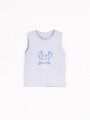 MUSCULOSA ESTAMPADA CELESTE (V)