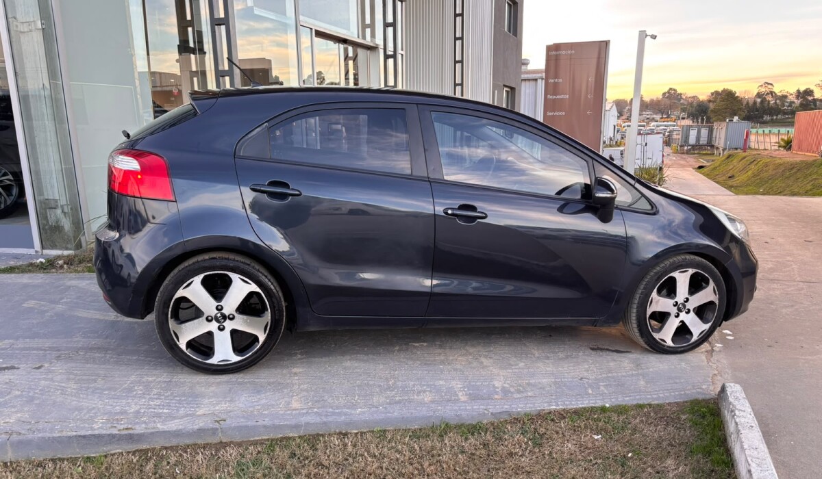 Kia New Rio 1,4 - 2012 Kia New Rio 1,4 - 2012