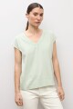 Remera escote V con vainillas verde pastel