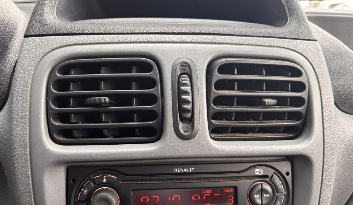 Renault Clio Authentique 1.2 - 2012 Renault Clio Authentique 1.2 - 2012