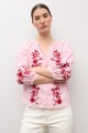 Blusa rayada con bordados rosa
