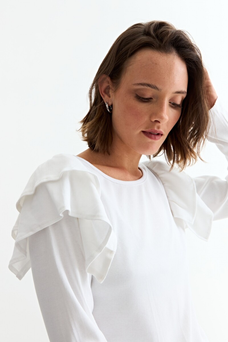 Remera m/l con volados en hombro CRUDO