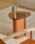 Mesa auxiliar Olir de vidrio templado y acero terracota 48 x 46,8 cm Mesa auxiliar Olir de vidrio templado y acero terracota 48 x 46,8 cm