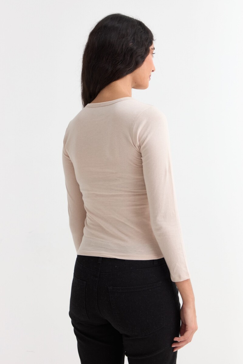 Remera m/l cuello a la base BEIGE