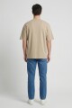 Remera m/c estampa universitaria KHAKI