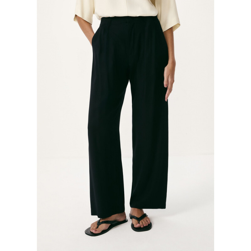 CALCA FEM PRETO ESCURO