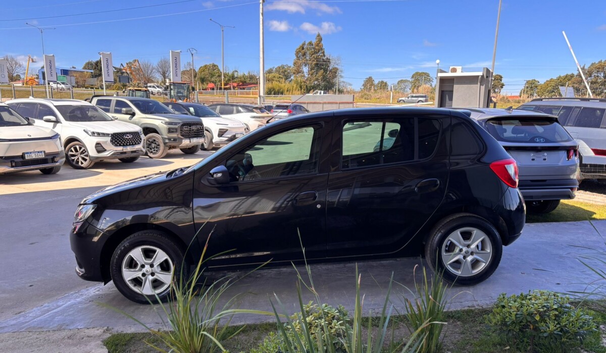 Renault Sandero 1.6 Dynamique - 2015 Renault Sandero 1.6 Dynamique - 2015