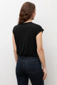 Blusa detalle metálico negro