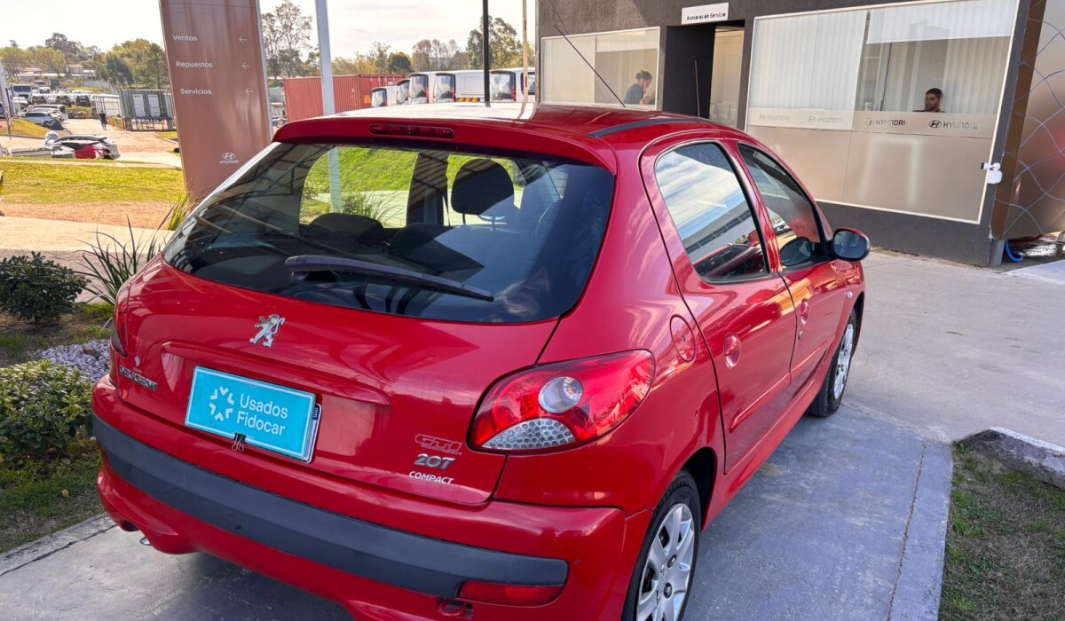 Peugeot 207 1.4 Compact - 2013 Peugeot 207 1.4 Compact - 2013