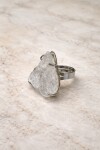 Raw Stone Ring Traslúcido