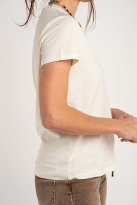 Remera Escote V Algodón Nácar