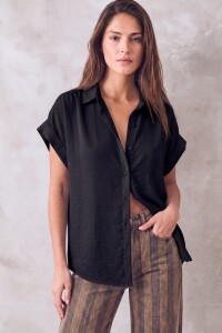 Blusa Manga Corta Negro