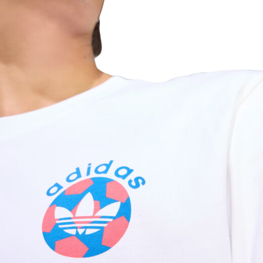 Remera Adidas Graphic Archive Football - Blanco Remera Adidas Graphic Archive Football - Blanco