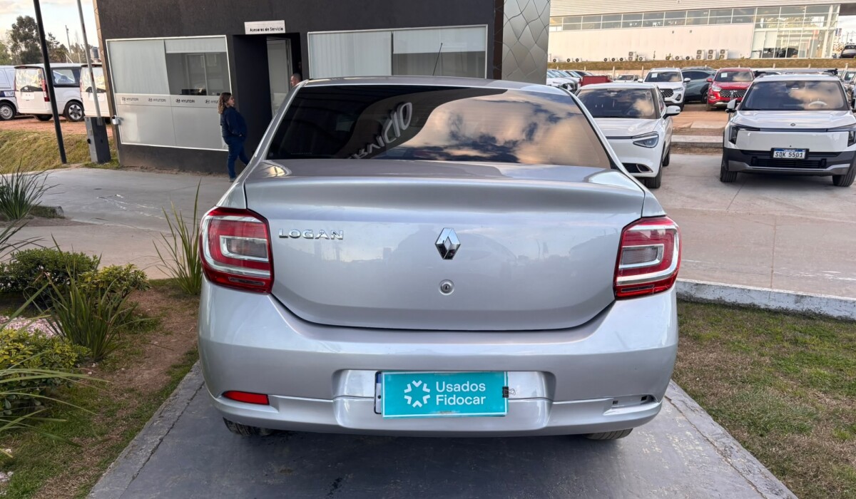Renault Logan Authentique 1,6 - 2018 Renault Logan Authentique 1,6 - 2018