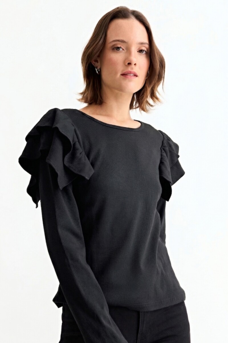 Remera m/l con volados en hombro NEGRO