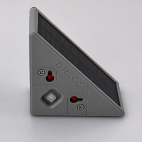 LUMINARIA SOLAR TRIANGLE CON SENSOR 2.6W - 3000K Luminaria Solar Triangle Con Sensor 2,6W 3000K Pack X2