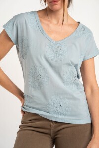 Remera Bordada Alodón Flame Celeste