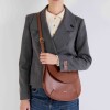 Cartera al hombro Mod en efecto cuero liso Tabaco